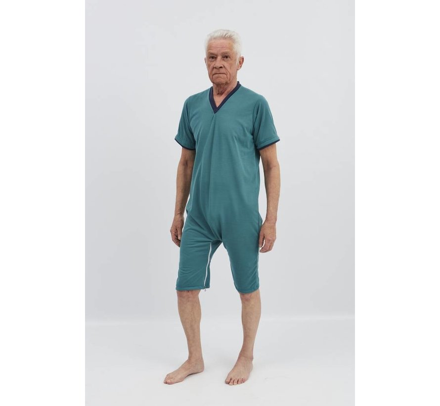 Groene pyjama met ritssluiting op de rug en tussen de benen