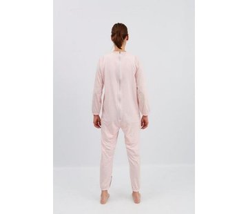 Roze pyjama met ritssluiting op de rug