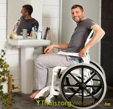 Luxe doucherolstoel Etac Clean met grote wielen