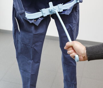 Freya broek aantrekhulp