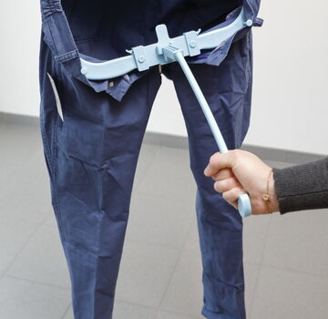 Freya broek aantrekhulp