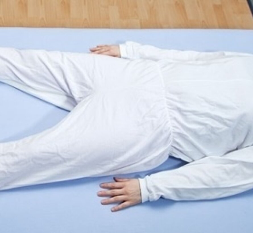 Verpleegpyjama met mouwen en tussenbeenrits