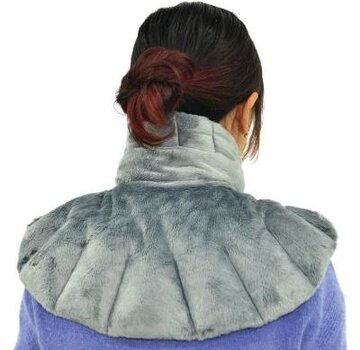 Verwarmd schouderkussen met kruiden