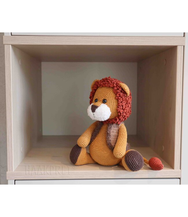 Haakpret Lion table lamp -  Design A5 (Dutch)   - Anja Toonen