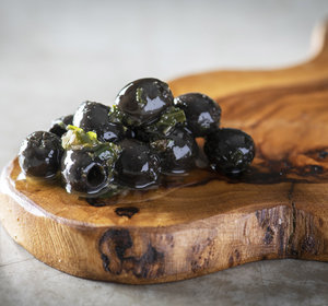 Zwarte olijven met look