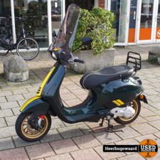 Piaggio Vespa Sprint 50 Racing Sixties 2021 *794km* ZGAN