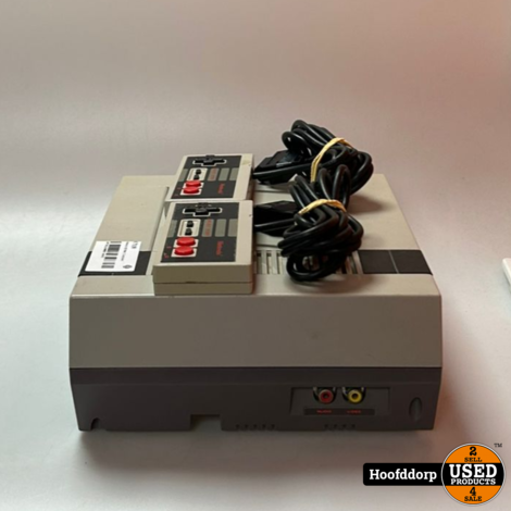 Nintendo NES Met 2 Controllers