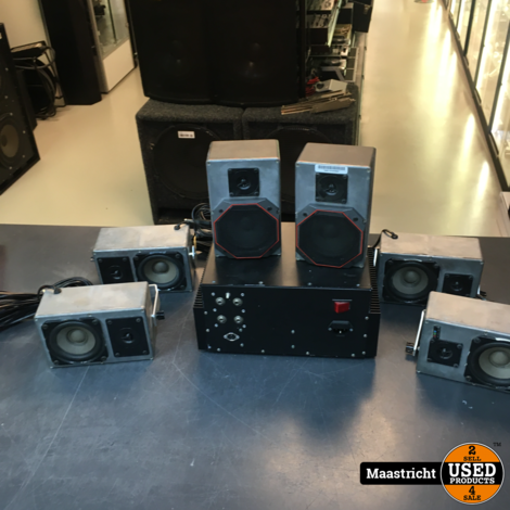 Elektuur prototype: set van 2 mikro-boxen, met prima AUDAX speakers erin, met muurbeugel
