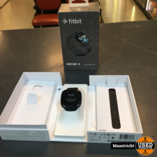 Fitbit Versa 3 smartwatch + GPS, zwart (kleine krasjes op scherm),