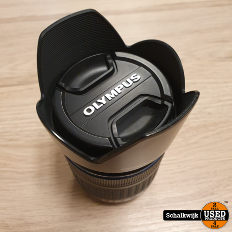 Olympus Digital lens 1: 4-5.6  40-150mm met zonnekap en lensdop in nette staat