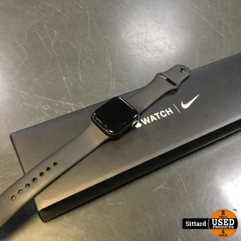 Nike Apple Watch Series 6  44mm. Space Gray GPS (met kras op scherm)