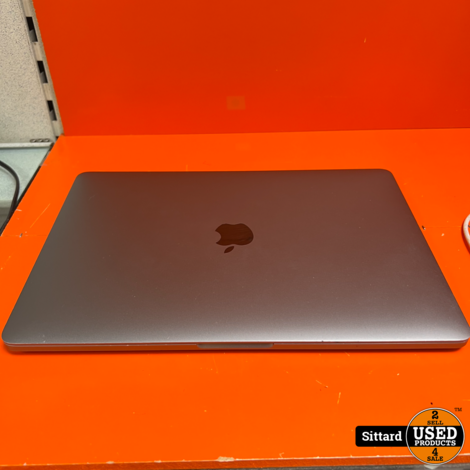 APPLE Macbook Pro- 2022- 13.3 inch M2- 8 / 256 GB met Touchbar