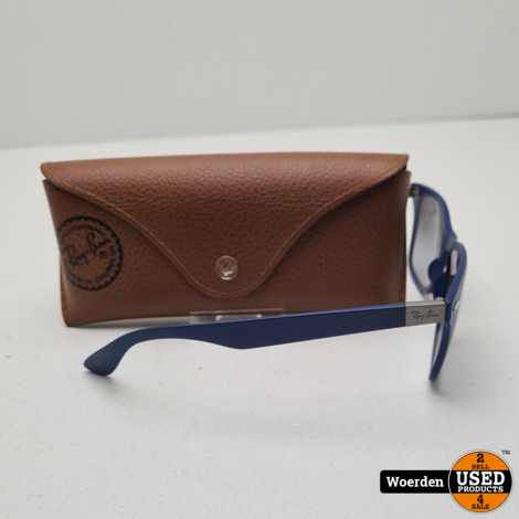 Ray Ban RB4195 Blauw Nette Staat