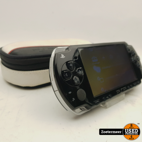 PSP 2004 + Oplader en Hoesje