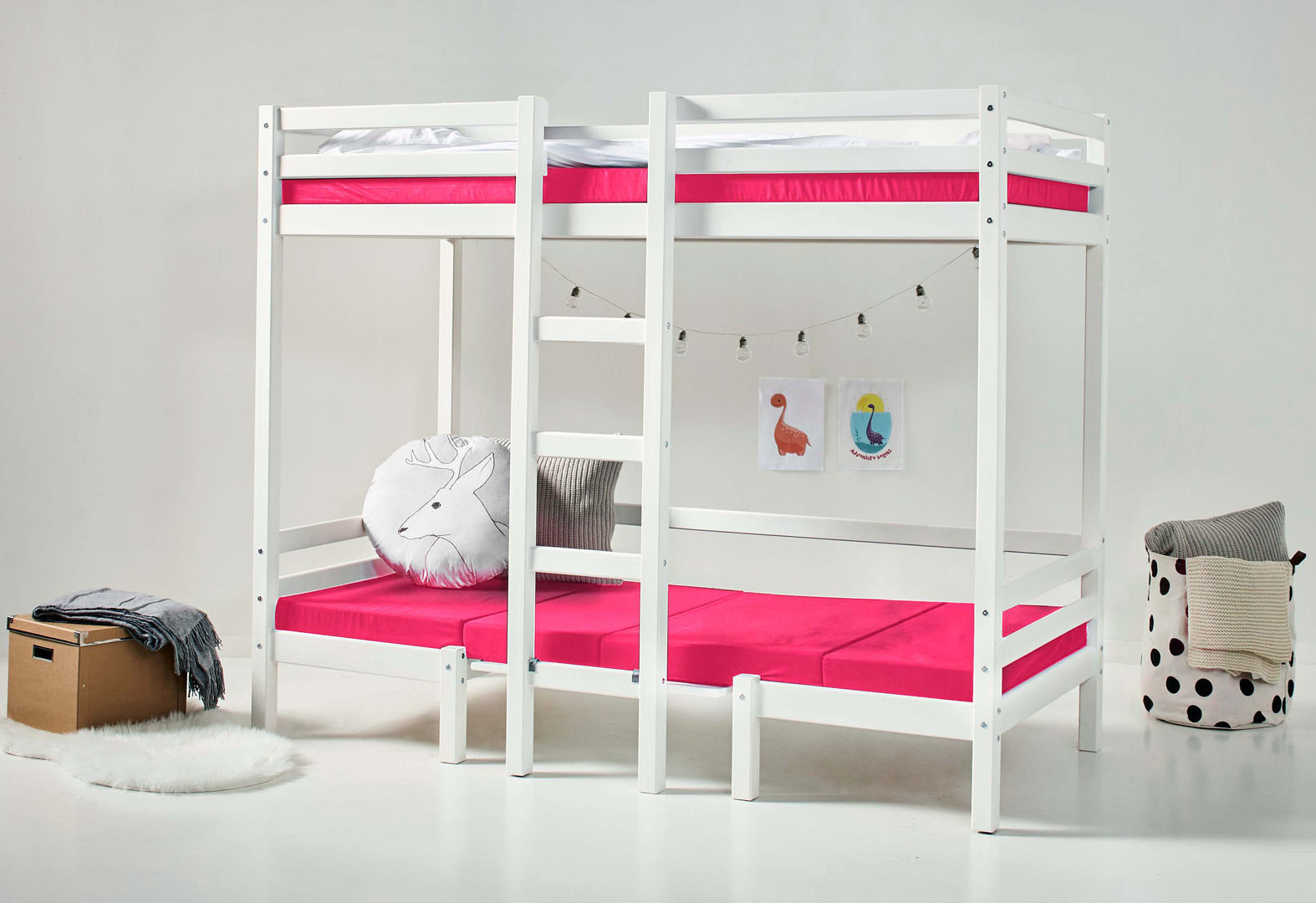 BasicJumbo hoogslaper met pink bank, bureau en incl. lattenbodems.
