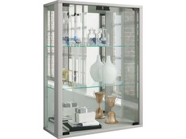 ebuy24 Udina vitrinekast wandmontage met spiegel 2 glazen deuren Incl. LED-verlichting zilverkleurig.