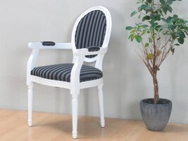 Witte stoel met armleuning Rococo met zwart gestreepte bekleding