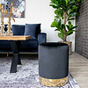 Gavin voetenbank, poef zwart velours met messing look rand.