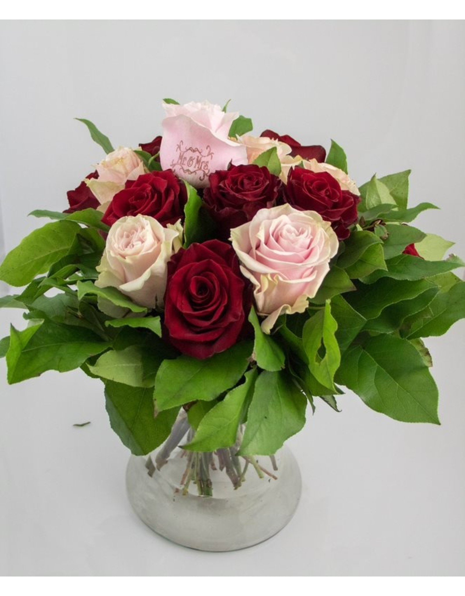 Magic Flowers Boeket 15 rozen - Rood/Roze - Mr&Mrs