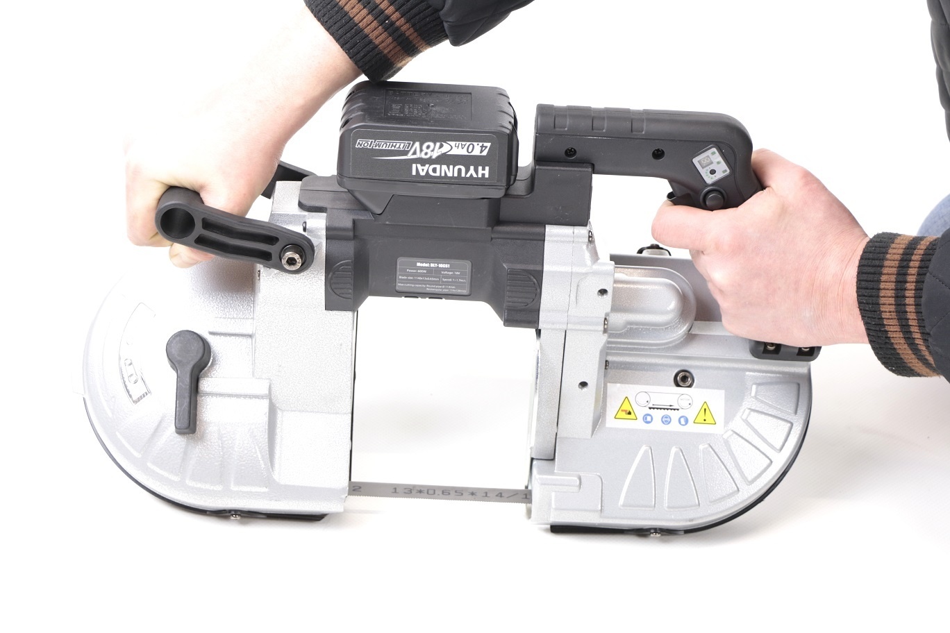 TM 114 Professional Portable Variable Metal Band Saw on Battery 18v