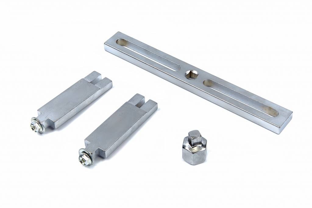 Mounting key for fuel pumps