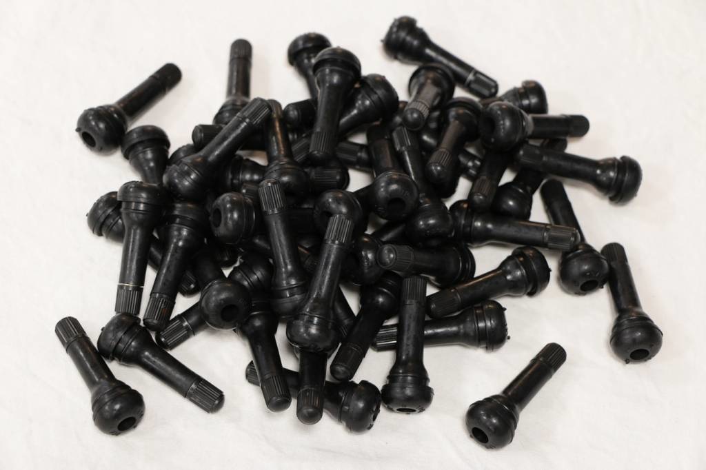 Tubeless valve medium 100 pieces TR413
