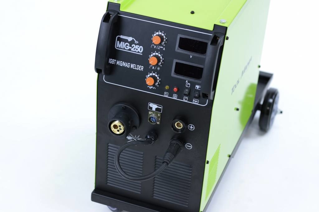 TM Professional IGBT 250 MIG / MAG / MMA welding machine