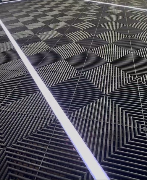 TM Garagevloer, Detailing tegel, Open kliktegel hard zwart 4,8 x 2,4m met RGB Led