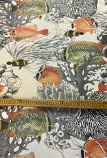 Goudvis met zwart koraal