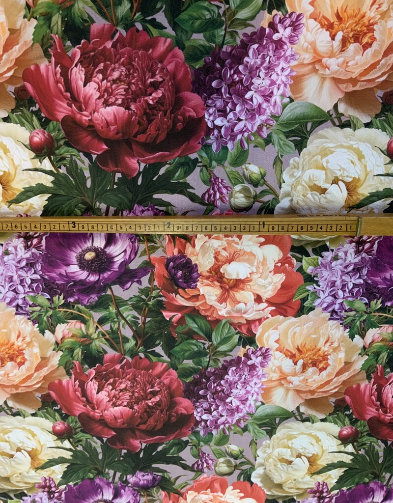 Een bloemenzee van Pioenrozen, Papaver en Seringen