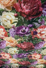 Ein Meer aus Pfingstrosen, Mohnblumen und Flieder.