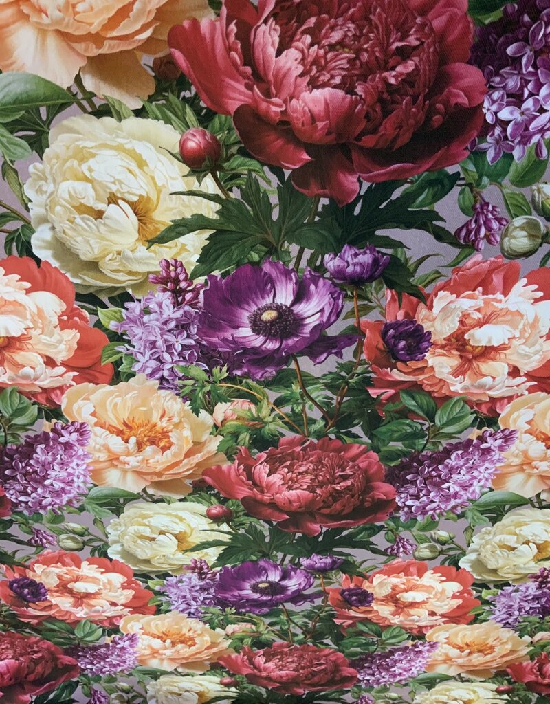 Ein Meer aus Pfingstrosen, Mohnblumen und Flieder.