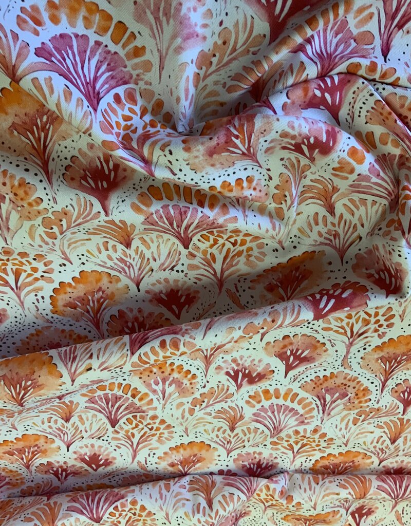 Ethnische Palmenblüten in auffälligen Rosa und Orangetönen