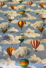 99 Luftballons in den Wolken
