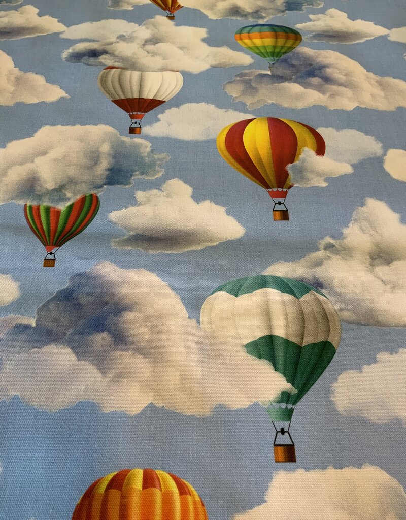 99 Luftballons in den Wolken