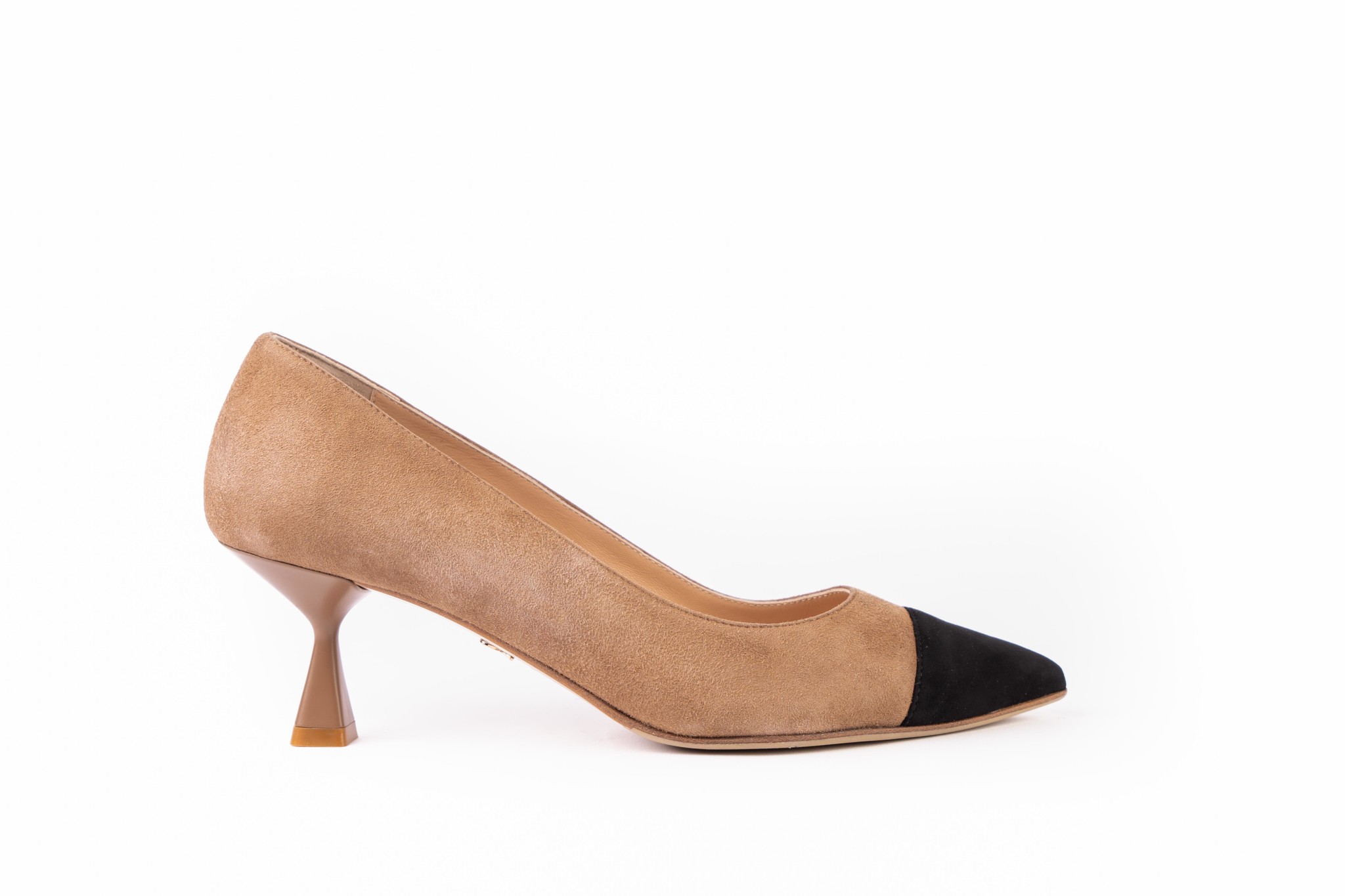 Manolo Blahnik Bronze Sandal Heels Condition Grade B-. Size 37. Heel Height  11cm. Bronze Toned  Auction