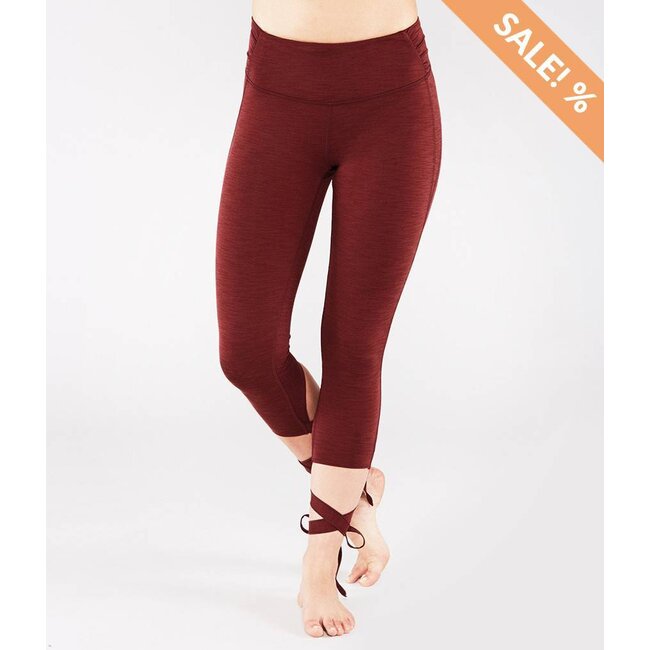 Manduka Flux Legging - Ruby - Capri yoga legging