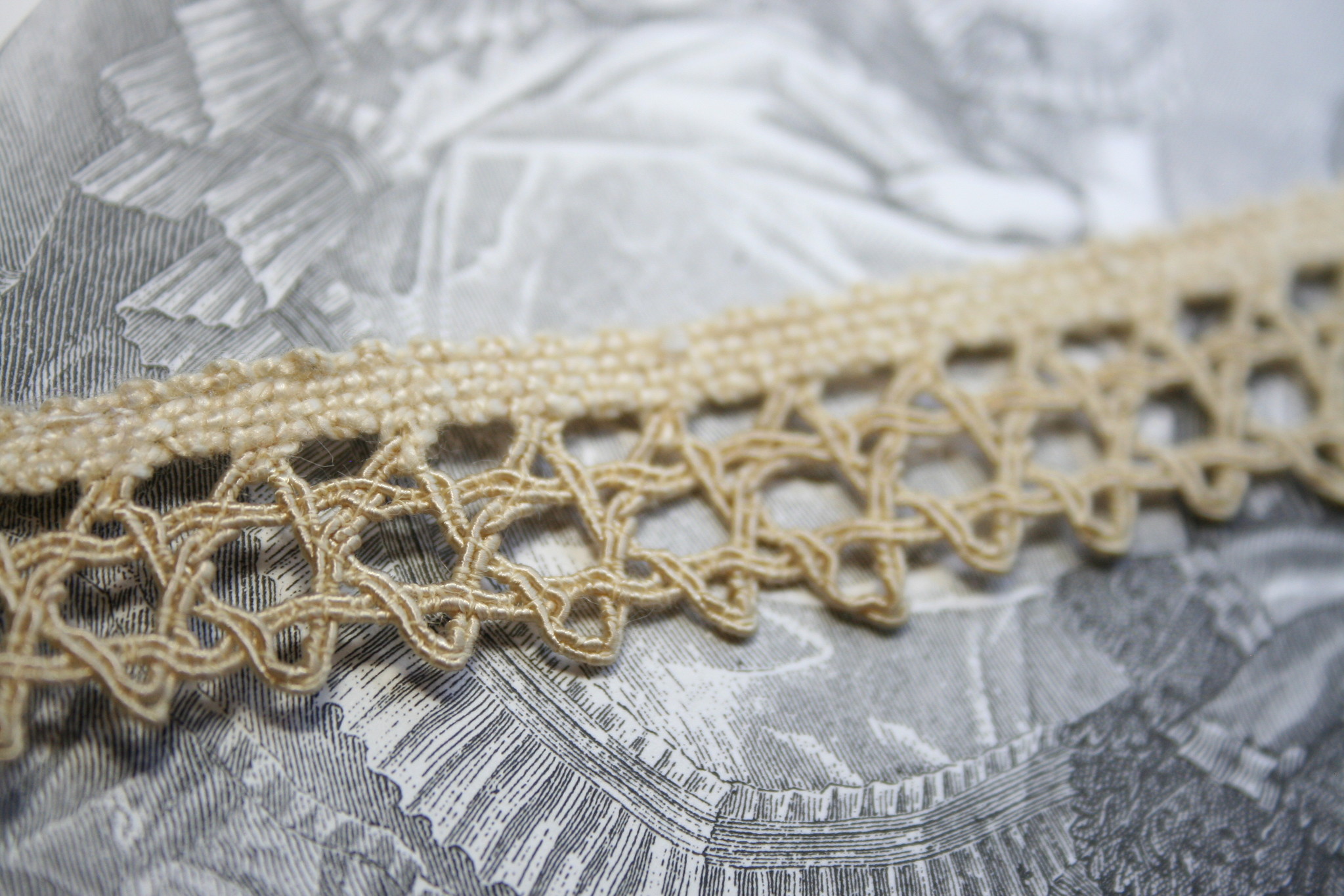 Vintage beig star lace, 1 piece.