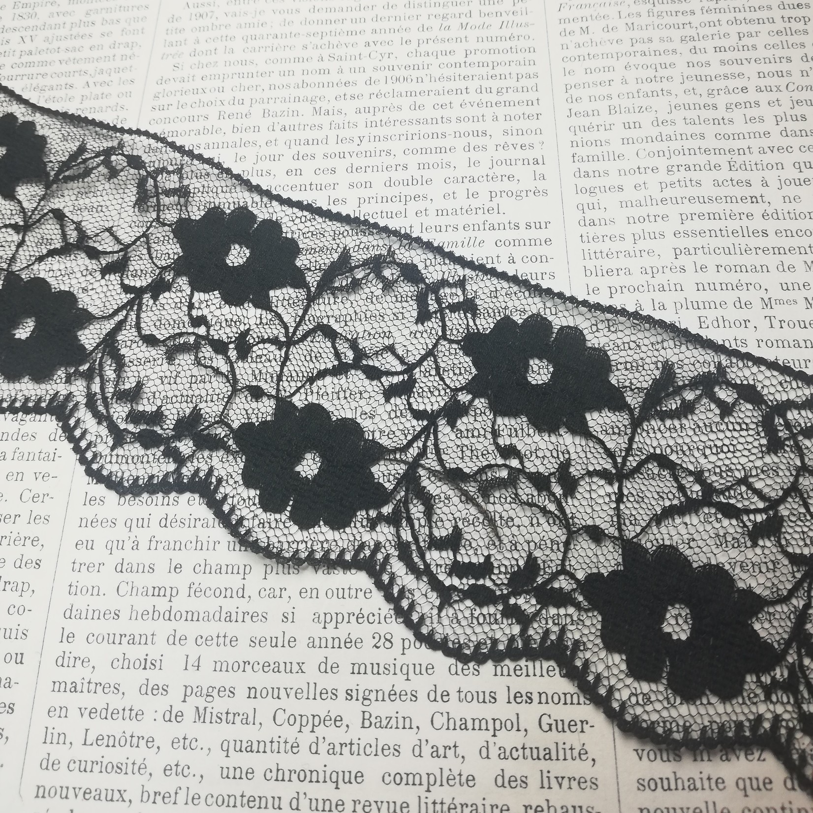 Black Scalloped Lace  with Flowers 59mm