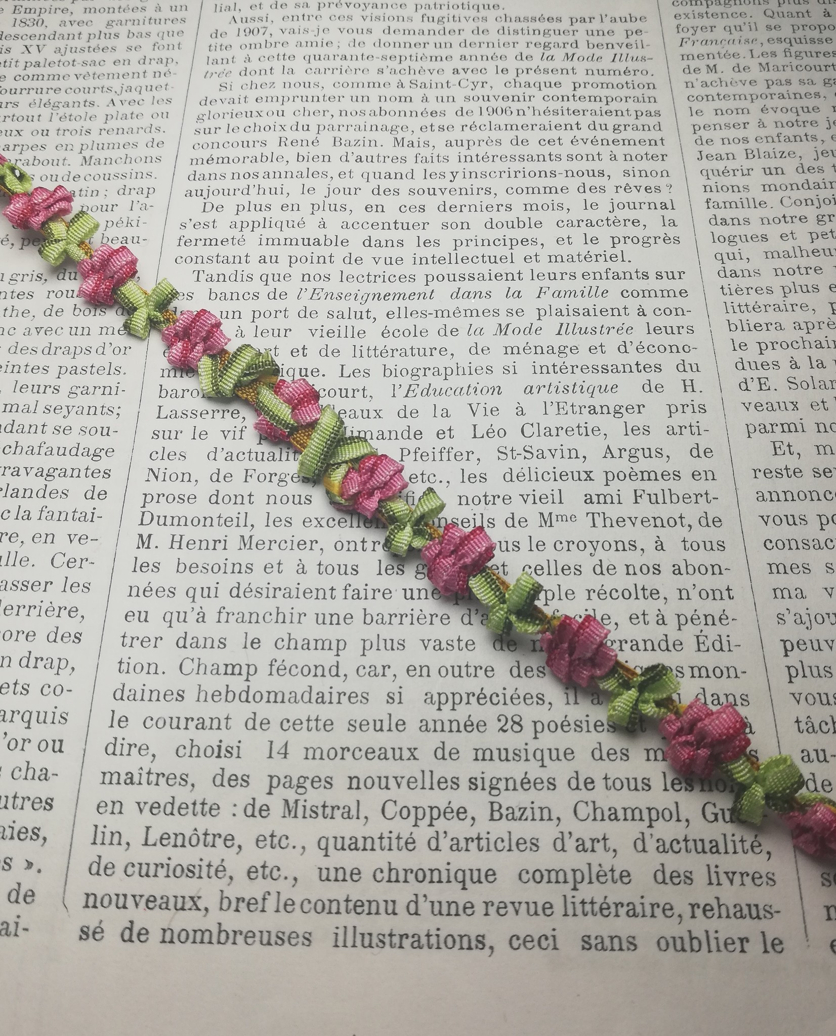 18th century Floral trim pink/green - La Rose Passementarie