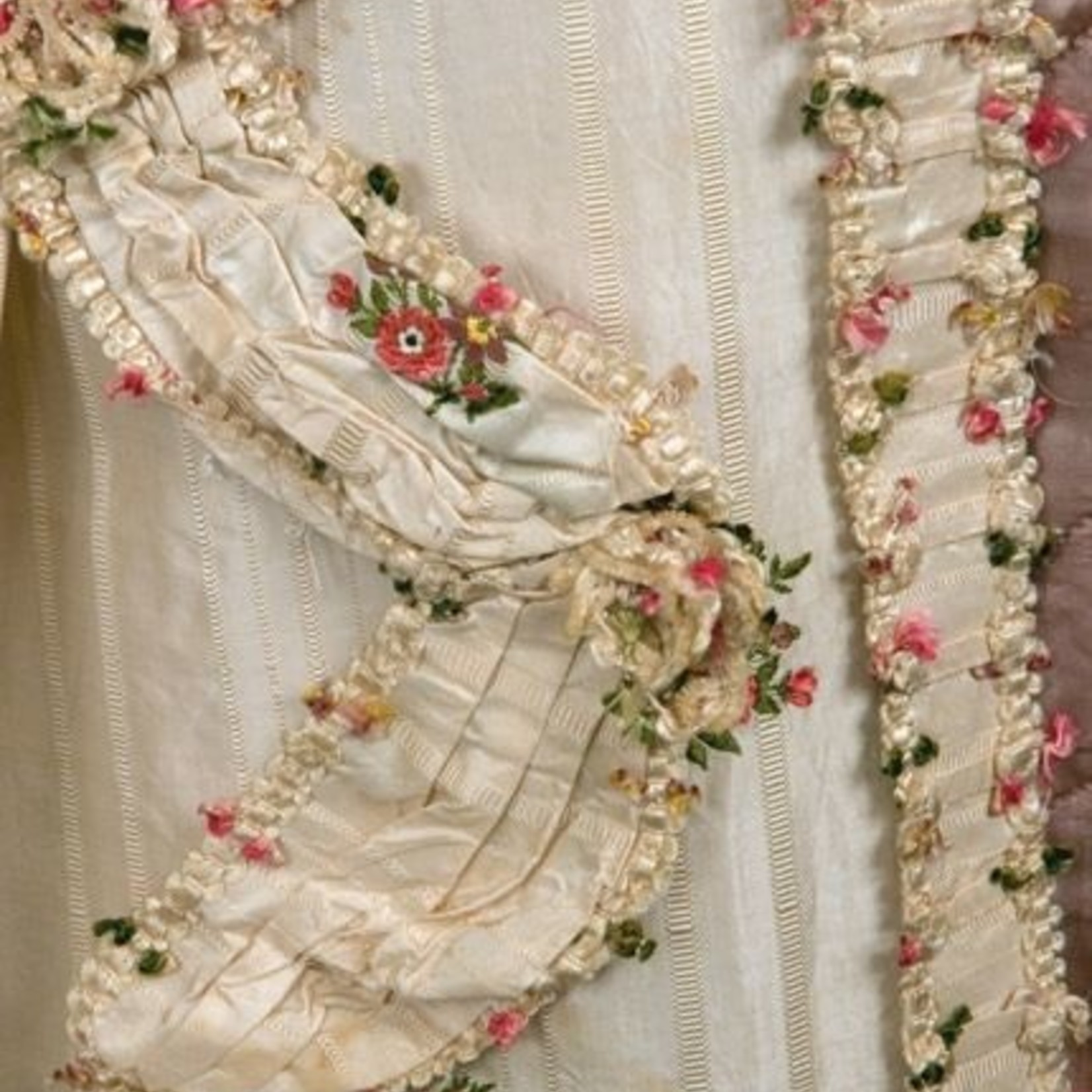 18th century Floral trim pink/green - La Rose Passementarie