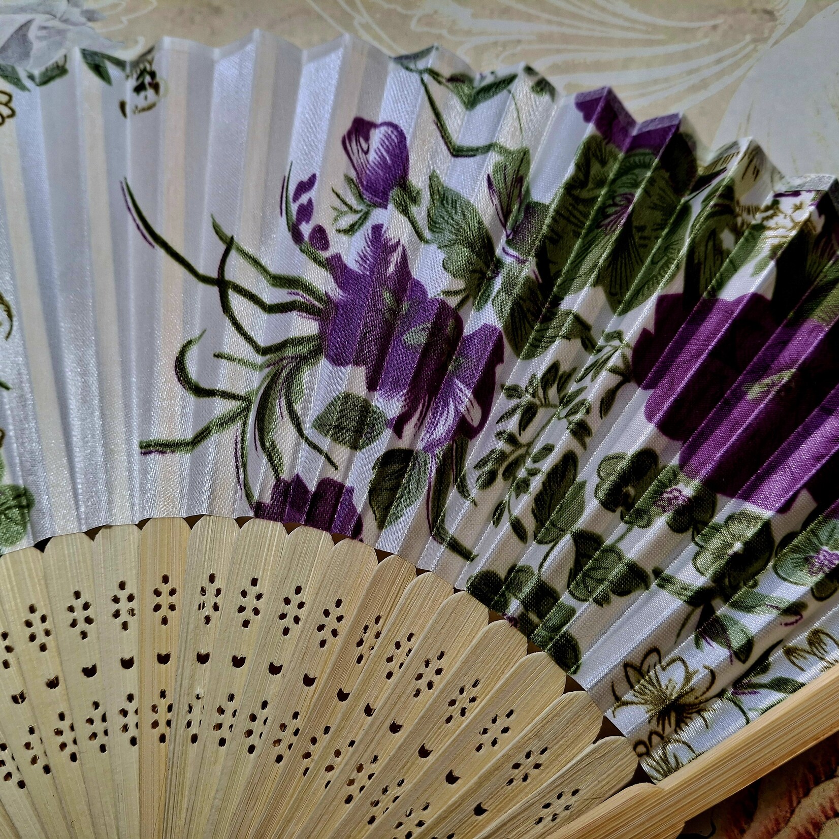 Fan with rose fabric diff. colors