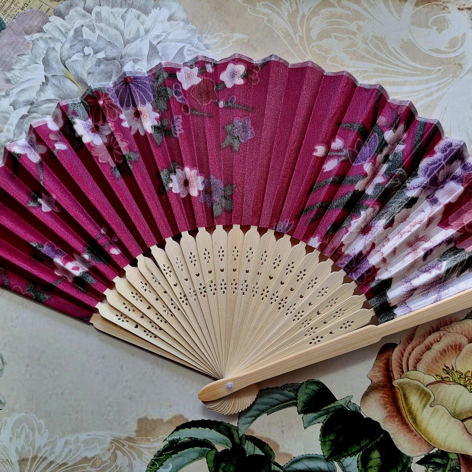 Fan with rose fabric diff. colors