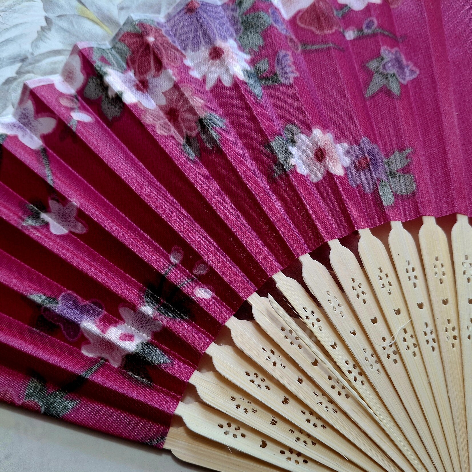 Fan with rose fabric diff. colors