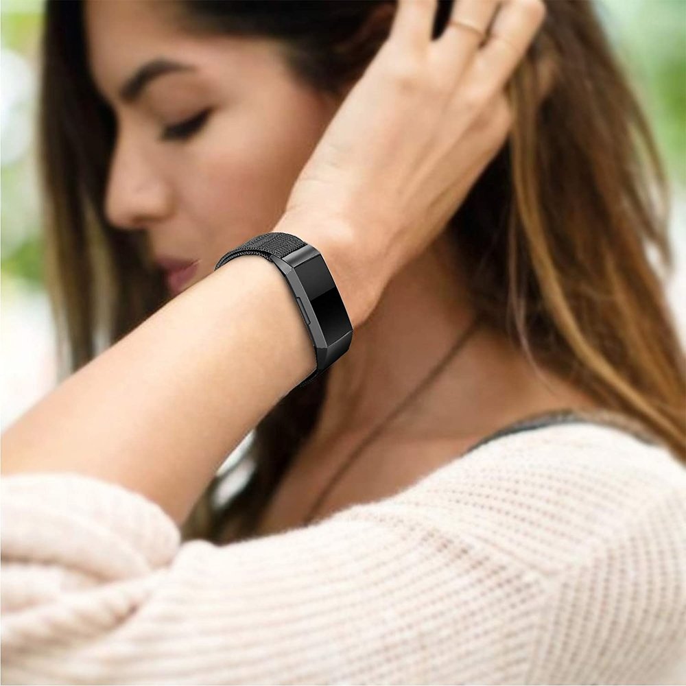 Fitbit Charge 4 Milanese band (zwart) Fitbit Charge 4 Milanese band (zwart)