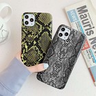 ShieldCase® ShieldCase Guilty Grey Snake Print iPhone 12 - 6.1 inch hoesje (wit/grijs)