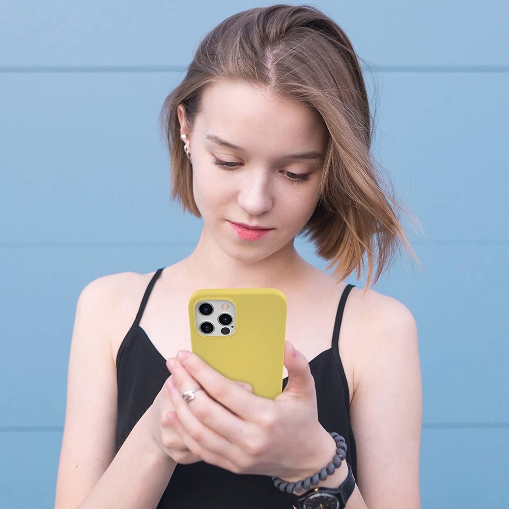 ShieldCase® ShieldCase Silicone case iPhone 12 Pro - 6.1 inch (geel)