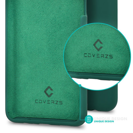 Coverzs Coverzs Luxe Liquid Silicone case iPhone 12 (donkergroen)