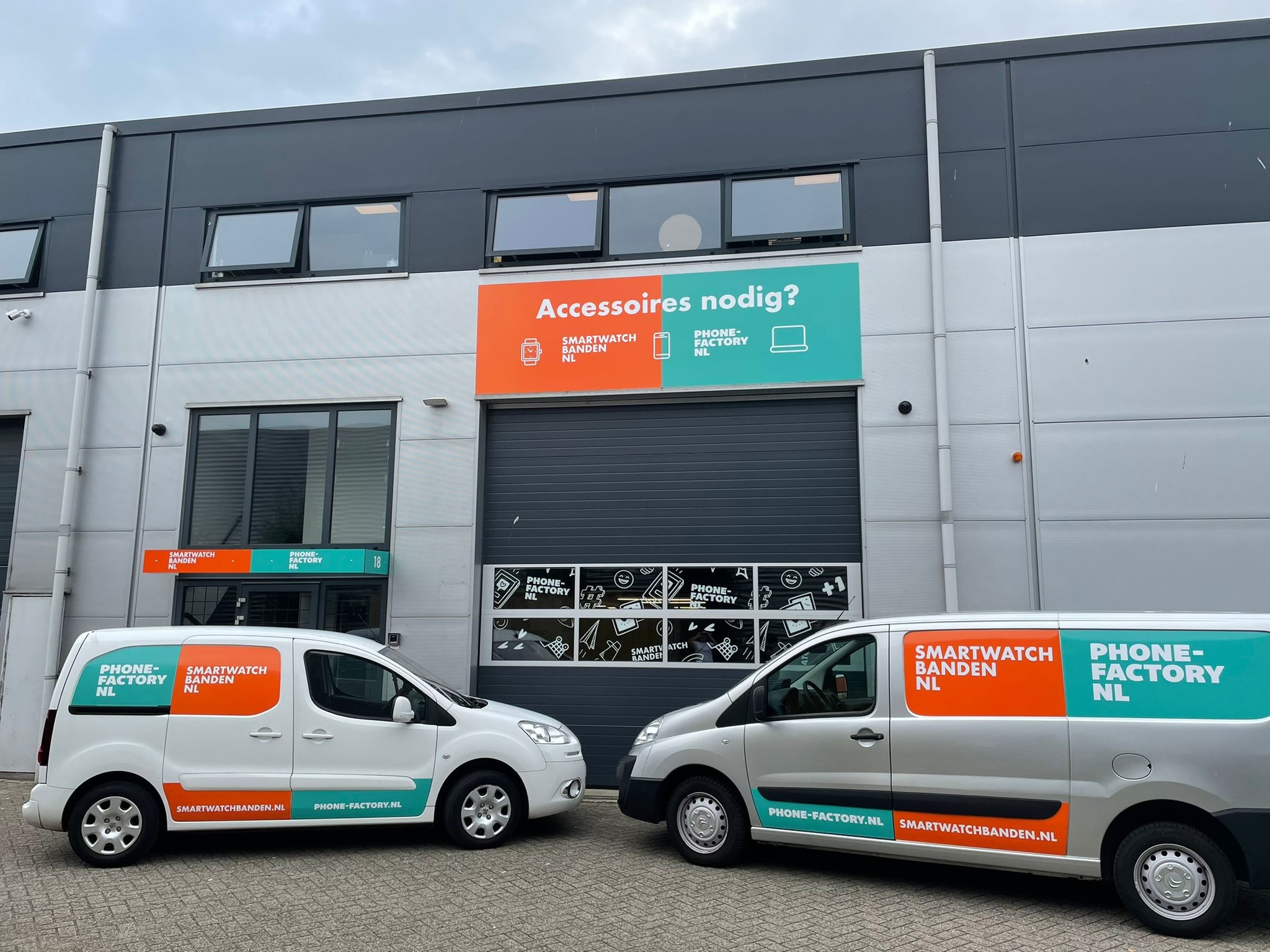 Phone-factory magazijn