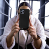 Coverzs Coverzs Silicone case met koord iPhone 13 (zwart) Coverzs Coverzs Silicone case met koord iPhone 13 (zwart)